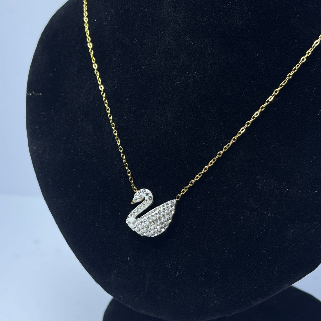 Swan pendant with golden chain